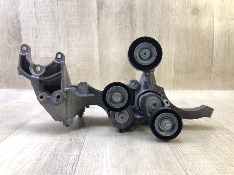 Кронштейн генератора JETTA USA 10-17 2.5