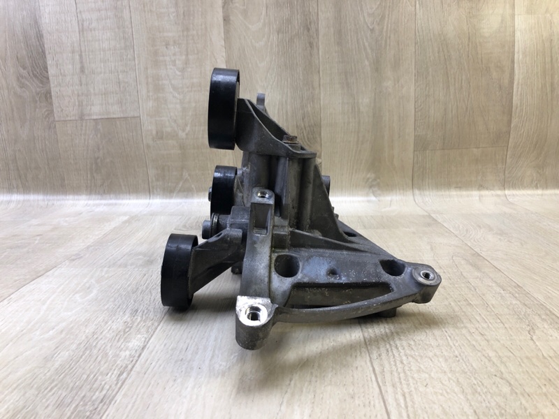 Кронштейн генератора JETTA USA 10-17 2.5