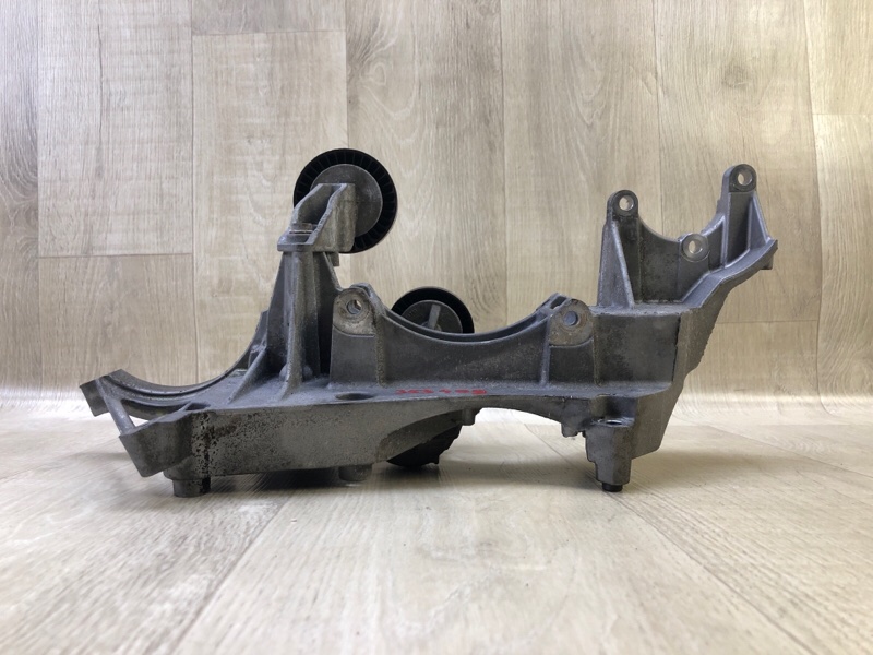 Кронштейн генератора JETTA USA 10-17 2.5