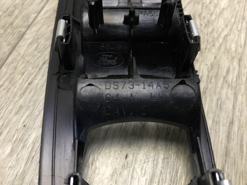 Накладка кнопок стеклоподъемника передняя левая FUSION 14- 2014 Седан 2.5