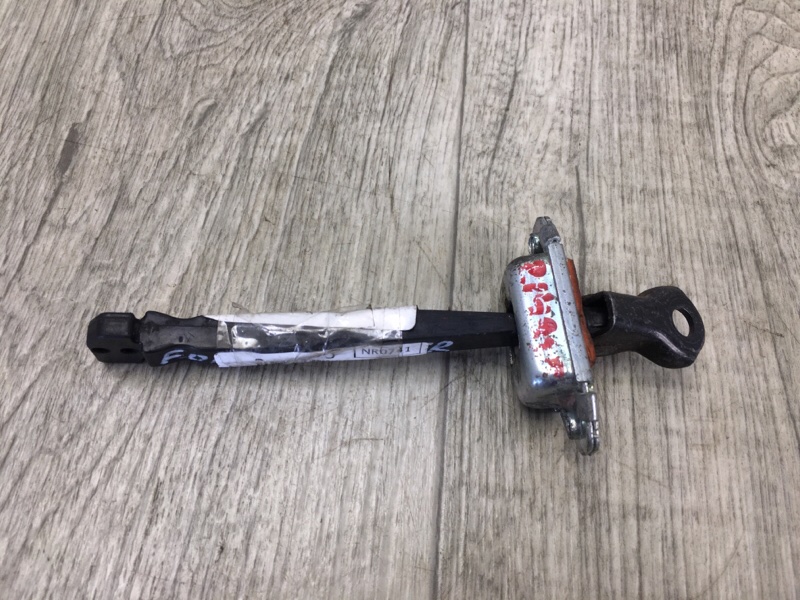 Ограничитель двери передний FORTE/CERATO TD 08-13 2009 TD 2.0 G4KD Ограничитель двери передний FORTE/CERATO TD 08-13 2009 TD 2.0 G4KD