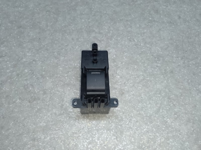 Запчасть кнопка стеклоподъемника задняя HONDA HRV 14-22 35760-T4N-H01 Б/У Кнопка стеклоподъемника задняя HONDA HRV 14-22 35760-T4N-H01 Б/У