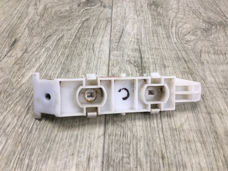 Кронштейн переднего бампера (на крыле) правый SUZUKI GRAND VITARA 05-15 Внедорожник J24B 71731-65J00 Б/У