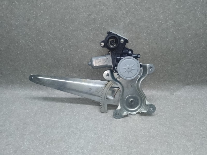 Стеклоподъемник задний правый TOYOTA RAV4 05-12 69803-42040 Б/У