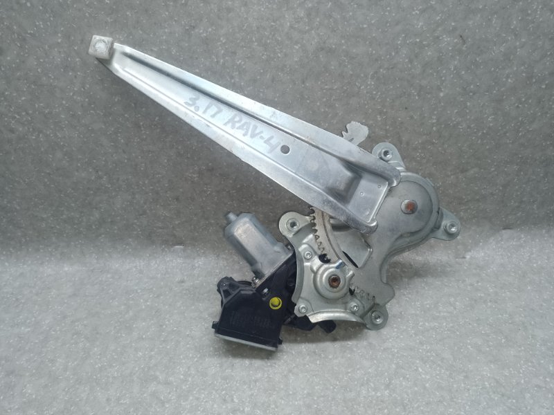 Стеклоподъемник задний правый RAV4 05-12