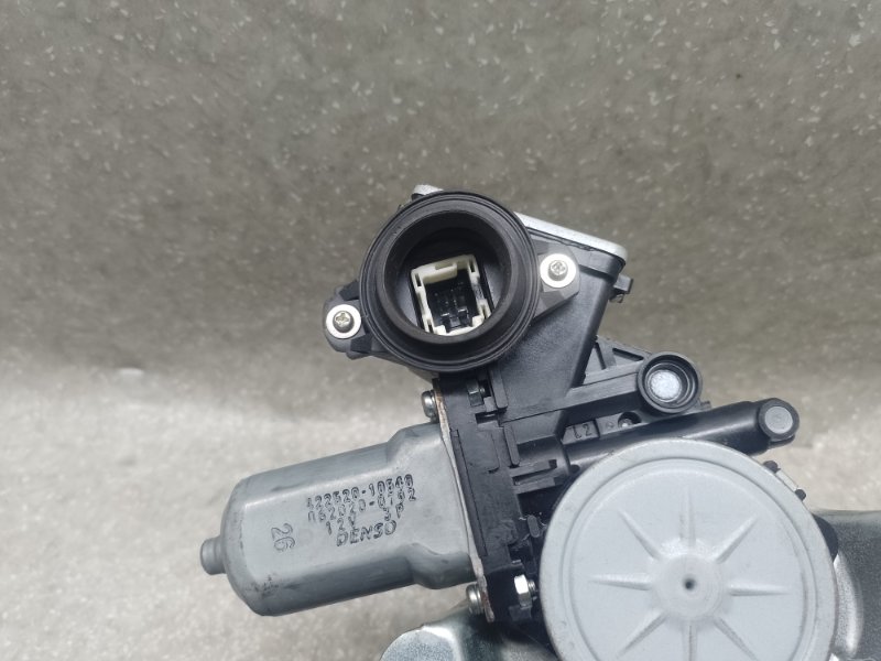 Стеклоподъемник задний правый RAV4 05-12