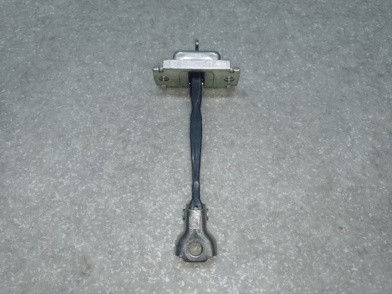 Ограничитель двери задний TOYOTA PRIUS 16- 68630-47050 Б/У
