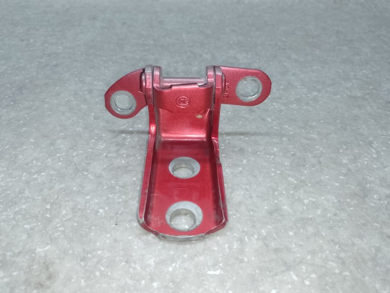 Петля двери нижняя задняя правая TOYOTA PRIUS 16- 68770-52031 Б/У