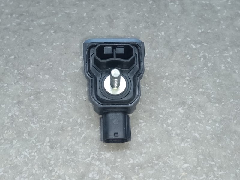 Датчик удара передний левый TOYOTA PRIUS 16- 8983A-47010 Б/У