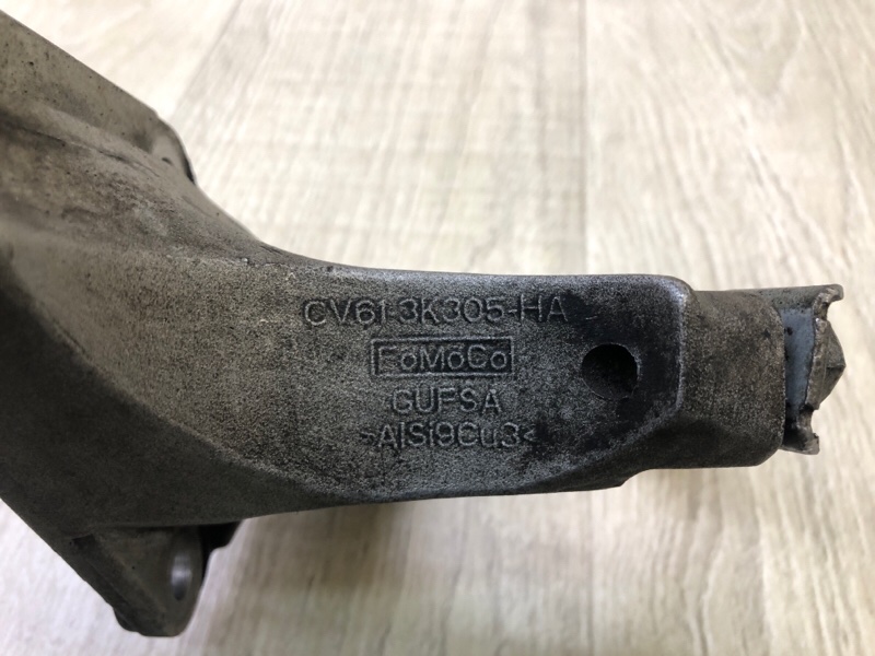 Кронштейн промежуточного вала ESCAPE 12-19 2018 T15HDTX