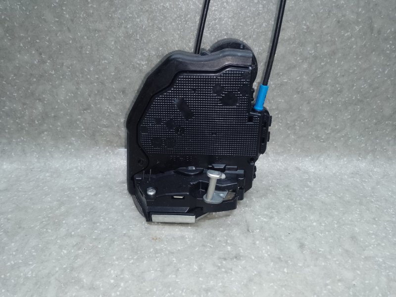 Замок двери задний правый TOYOTA PRIUS C/AQUA 11-14 Замок двери задний правый TOYOTA PRIUS C/AQUA 11-14