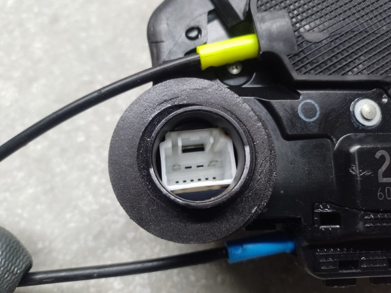 Замок двери задний правый PRIUS C/AQUA 11-14 Замок двери задний правый PRIUS C/AQUA 11-14