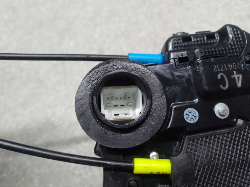 Замок двери задний левый PRIUS C/AQUA 11-14 Замок двери задний левый PRIUS C/AQUA 11-14