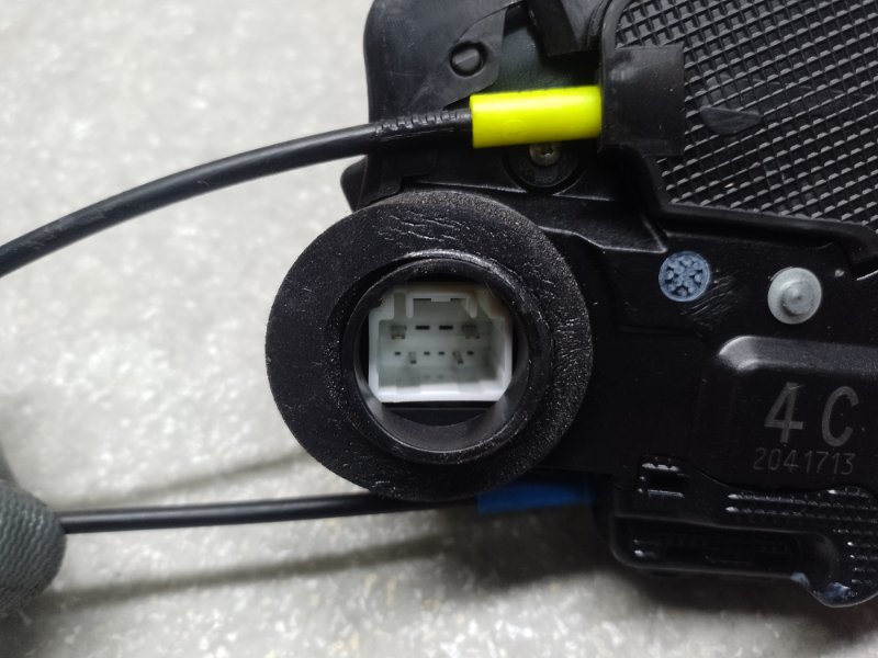 Замок двери задний правый PRIUS C/AQUA 11-14 Замок двери задний правый PRIUS C/AQUA 11-14