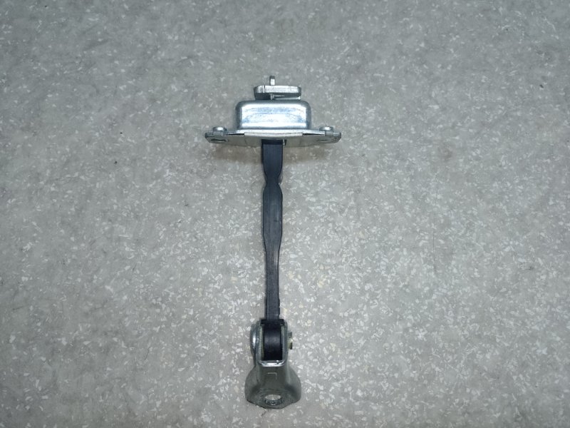 Запчасть ограничитель двери задний TOYOTA PRIUS C/AQUA 11-14 68630-52130 Б/У Ограничитель двери задний TOYOTA PRIUS C/AQUA 11-14 68630-52130 Б/У