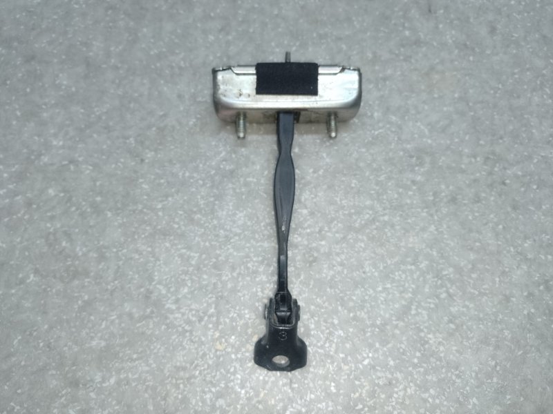 Ограничитель двери задний TOYOTA CAMRY 50 12-15 68630-06082 Б/У