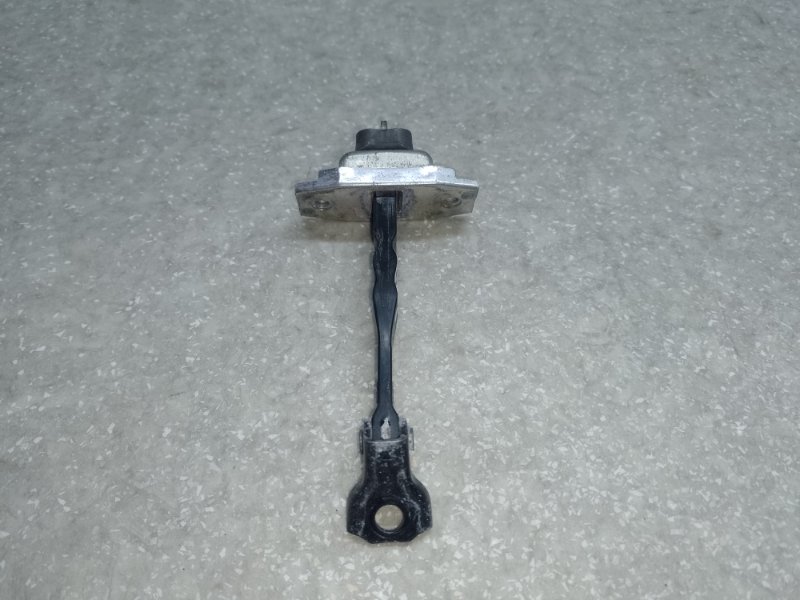 Ограничитель двери передний TOYOTA CAMRY 50 12-15 68610-06091 Б/У