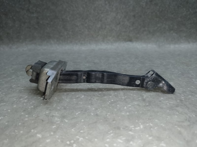 Ограничитель двери передний TOYOTA CAMRY 50 12-15