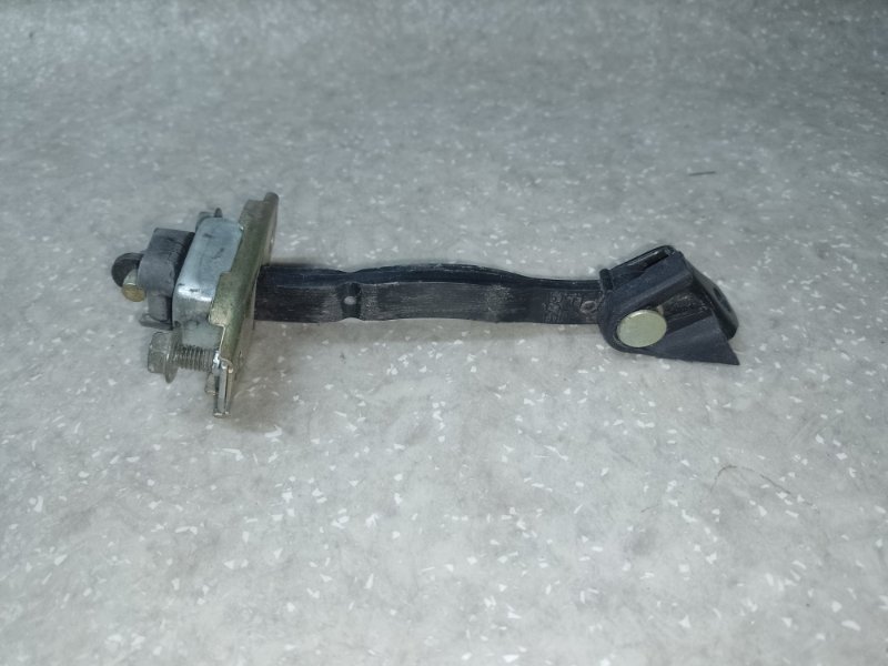 Ограничитель двери передний правый LEXUS ES300 ES330 01-06 Седан Ограничитель двери передний правый LEXUS ES300 ES330 01-06 Седан