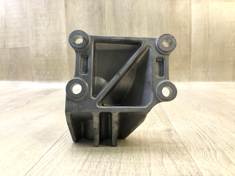 Кронштейн двигателя правый Q50 20- 2021 3.0 VR30DDTT