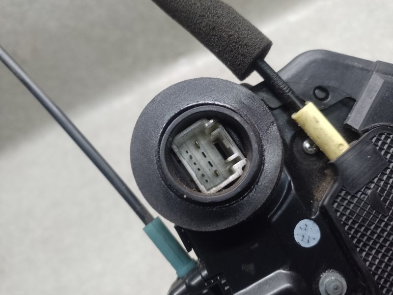 Замок двери задний правый PRIUS PLUS 11-14 Замок двери задний правый PRIUS PLUS 11-14