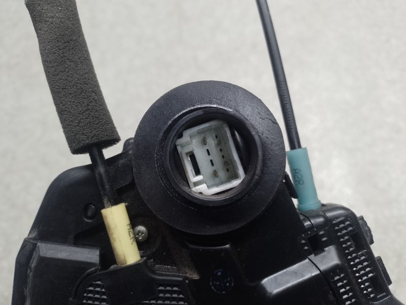 Замок двери задний левый PRIUS PLUS 11-14 Замок двери задний левый PRIUS PLUS 11-14