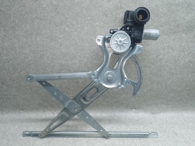 Стеклоподъемник передний правый TOYOTA PRIUS 16- 69801-21020 Б/У