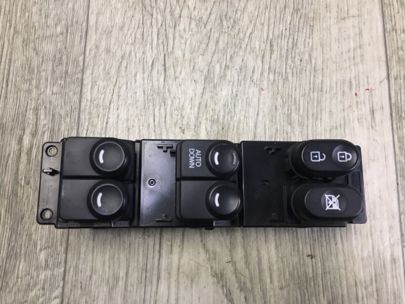 Запчасть блок управления стеклоподъемниками HYUNDAI ACCENT RB 10- 1.6 G4FD 93570-1R111 Б/У Блок управления стеклоподъемниками HYUNDAI ACCENT RB 10- 1.6 G4FD 93570-1R111 Б/У