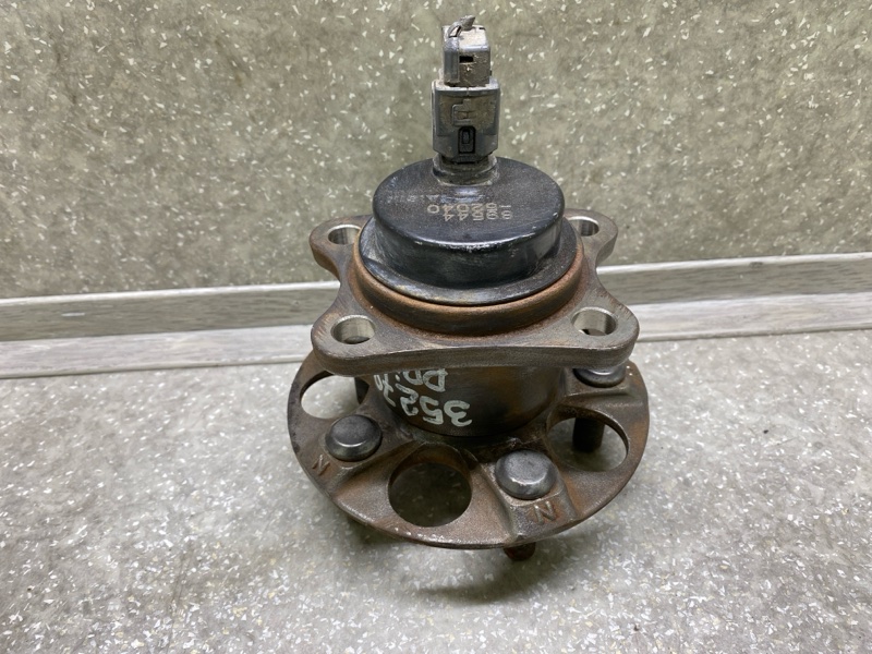 Запчасть ступица задняя TOYOTA PRIUS - 30 09-17 42450-47040 Б/У Ступица задняя TOYOTA PRIUS - 30 09-17 42450-47040 Б/У