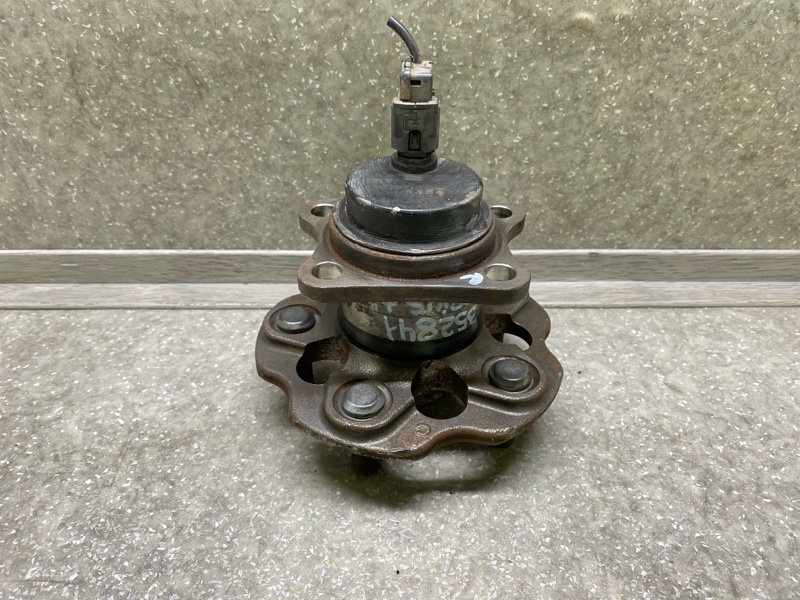 Запчасть ступица задняя TOYOTA PRIUS PLUS 11-14 42450-47050 Б/У Ступица задняя TOYOTA PRIUS PLUS 11-14 42450-47050 Б/У