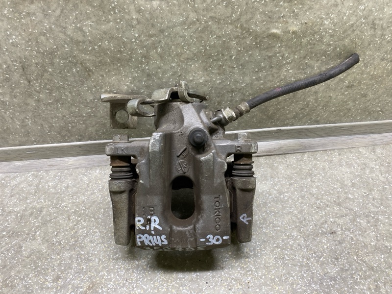 Суппорт тормозной задний правый TOYOTA PRIUS - 30 09-17 47830-12151 Б/У