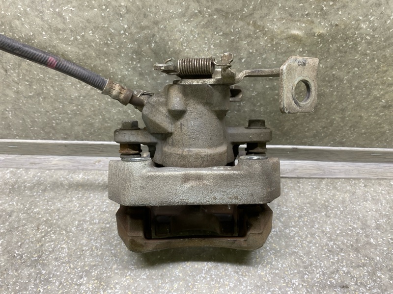 Суппорт тормозной задний правый PRIUS - 30 09-17