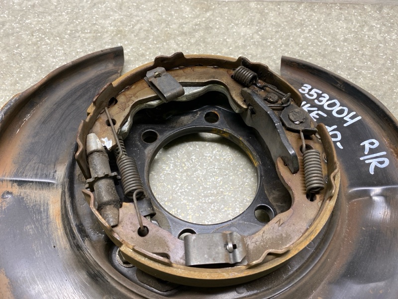 Тормозной механизм задний правый NISSAN JUKE 10-19