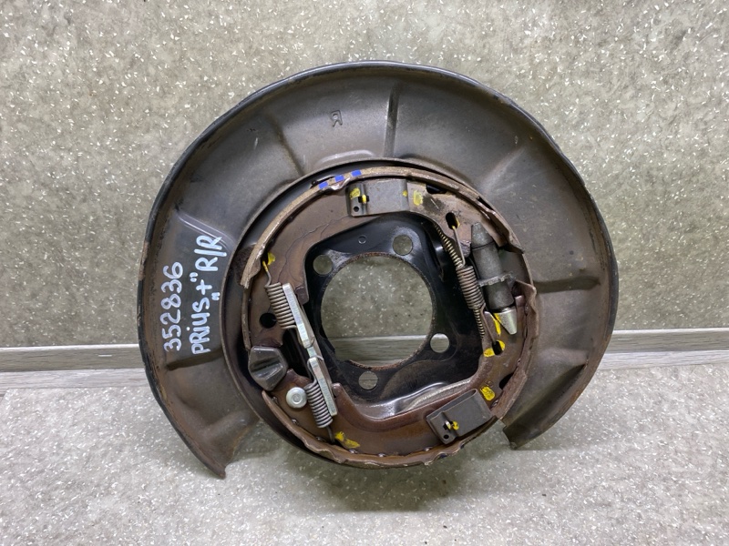 Тормозной механизм задний правый TOYOTA PRIUS PLUS 11-14 46503-47030 Б/У