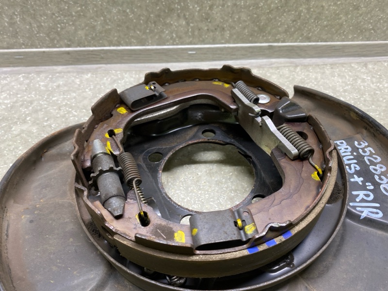 Тормозной механизм задний правый TOYOTA PRIUS PLUS 11-14