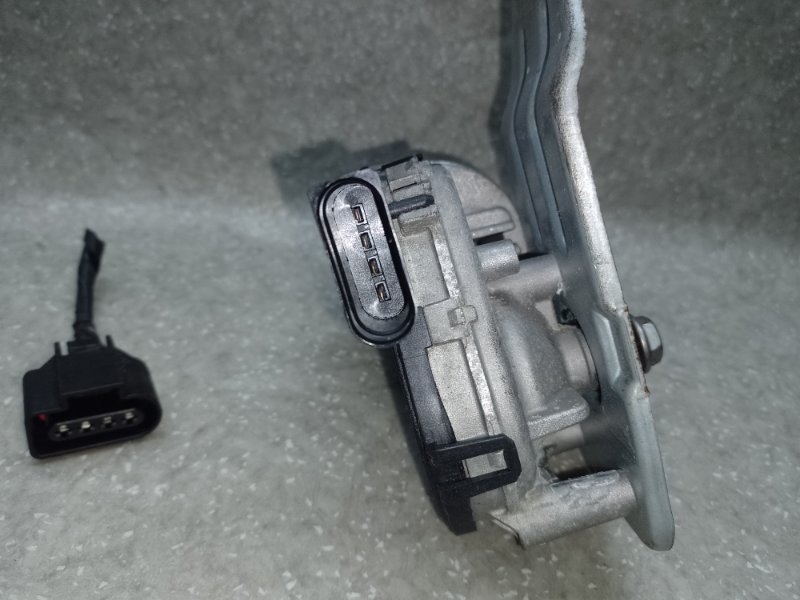 Моторчик стеклоочистителя передний KIA SORENTO UM 14- 2.4 G4KJ Моторчик стеклоочистителя передний KIA SORENTO UM 14- 2.4 G4KJ