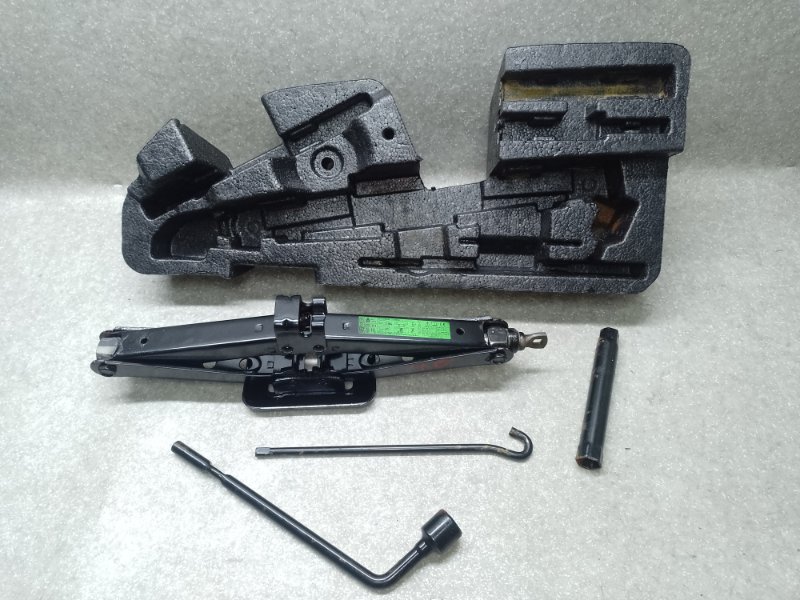 Набор инструментов KIA SORENTO UM 14- 2017 2.4 G4KJ 09110-C5000 Б/У