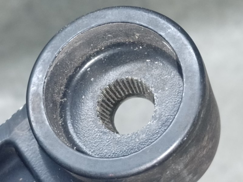 Поводок стеклоочистителя передний правый KIA SORENTO UM 14- 2.4 G4KJ