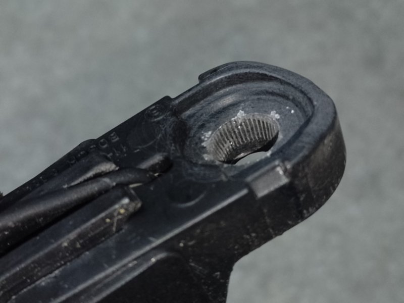 Поводок стеклоочистителя задний KIA SORENTO UM 14- 2.4 G4KJ