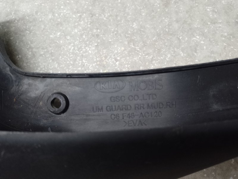 Брызговик задний правый KIA SORENTO UM 14- 2.4 G4KJ Брызговик задний правый KIA SORENTO UM 14- 2.4 G4KJ