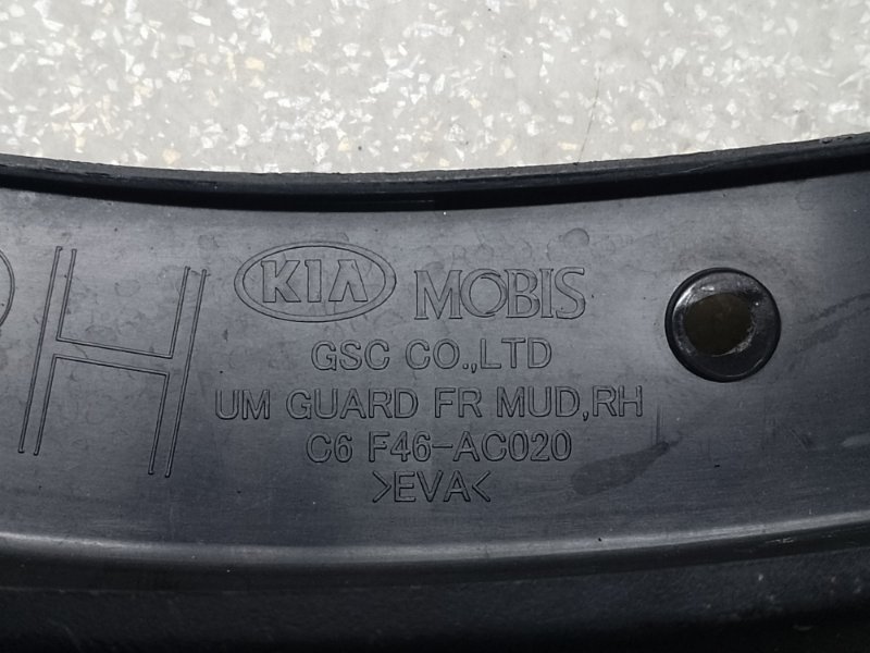 Брызговик передний правый KIA SORENTO UM 14- 2.4 G4KJ Брызговик передний правый KIA SORENTO UM 14- 2.4 G4KJ