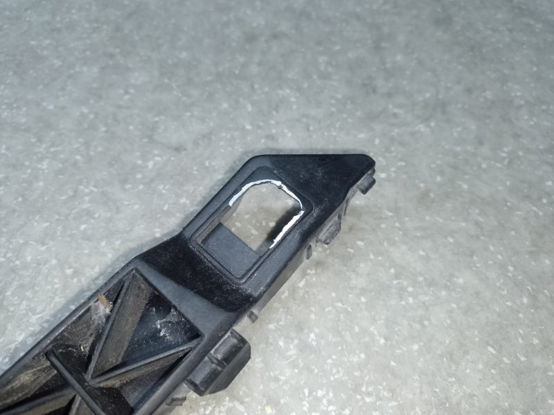 Кронштейн заднего бампера правый KIA SORENTO UM 14- 2.4 G4KJ