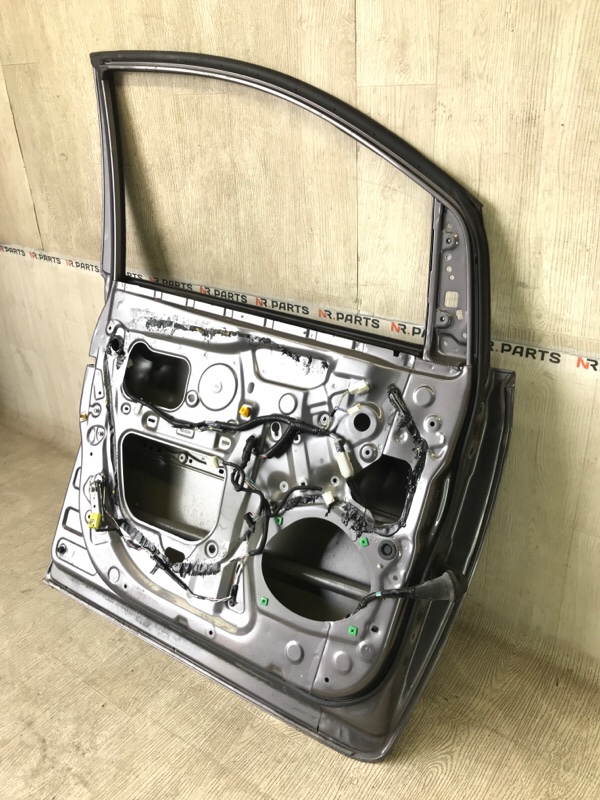 Дверь передняя левая SIENNA 11-16 2014 3.5 2GR-FE