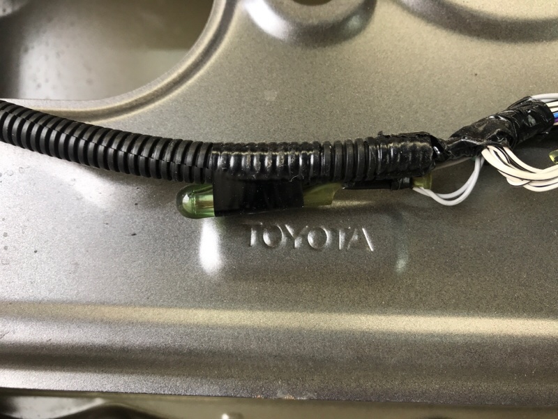 Дверь передняя левая SIENNA 11-16 2014 3.5 2GR-FE