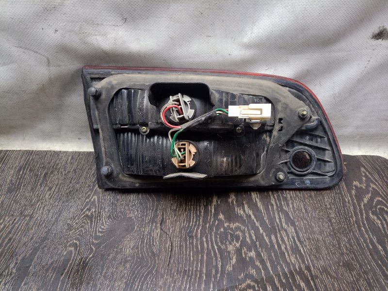 Фонарь внутренний задний правый TOYOTA CAMRY 20 96-02