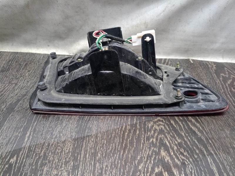 Фонарь внутренний задний правый CAMRY 20 96-02