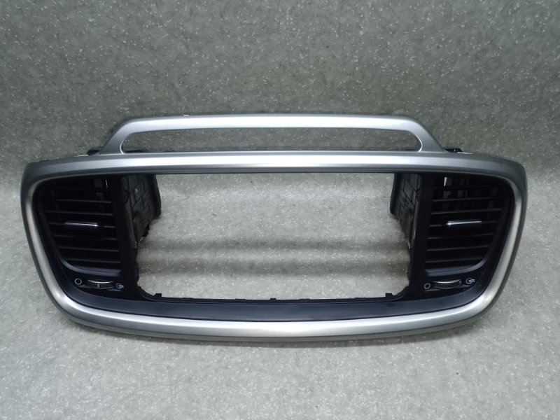 Накладка торпедо под магнитолу KIA SORENTO UM 14- 2017 2.4 G4KJ 84740C-6000F55 Б/У