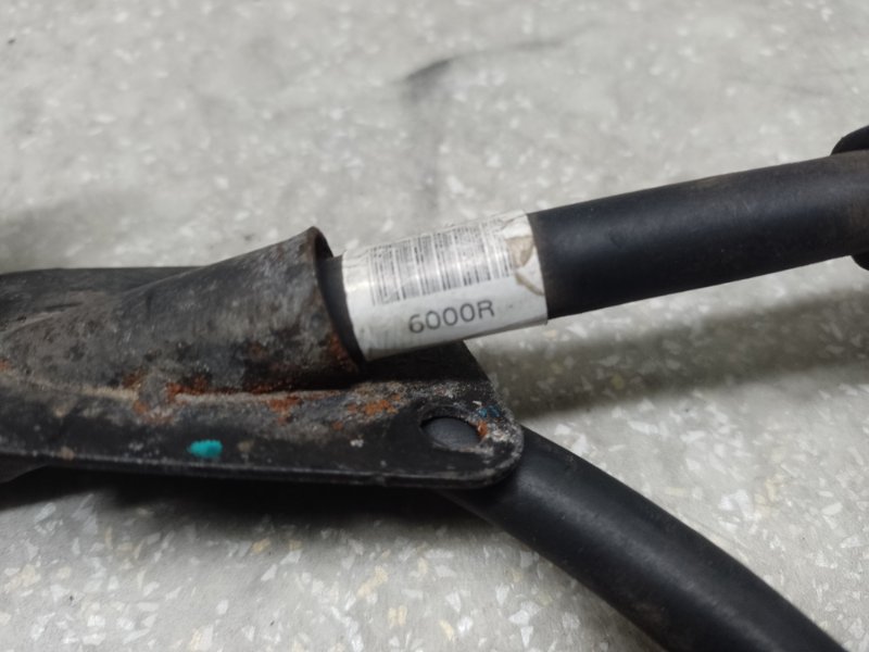 Трос стояночного тормоза правый KIA SORENTO UM 14- 2.4 G4KJ