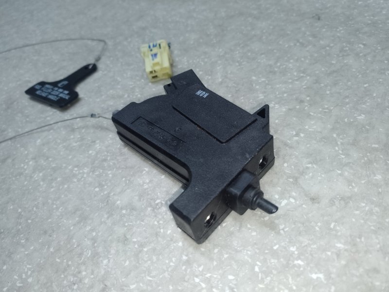 Привод открывания лючка бензобака SORENTO UM 14- 2017 2.4 G4KJ Привод открывания лючка бензобака SORENTO UM 14- 2017 2.4 G4KJ