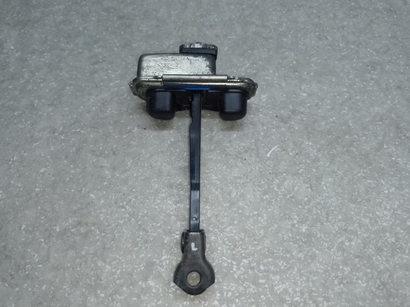 Запчасть ограничитель двери передний левый KIA SORENTO UM 14- 2017 2.4 G4KJ 79380-C6000 Б/У Ограничитель двери передний левый KIA SORENTO UM 14- 2017 2.4 G4KJ 79380-C6000 Б/У